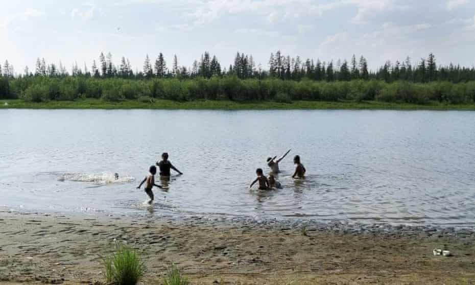 Children play in the Krugloe lake outside Verkhoyansk