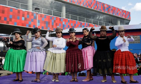 Cholitas wrestlers pose at their return to the ring after the coronavirus restrictions.
