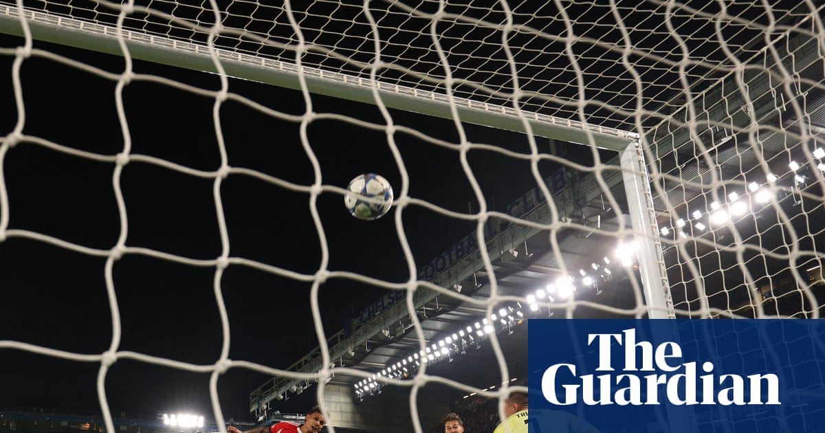 No happy Chelsea return for José Mourinho as own goal sinks Benfica