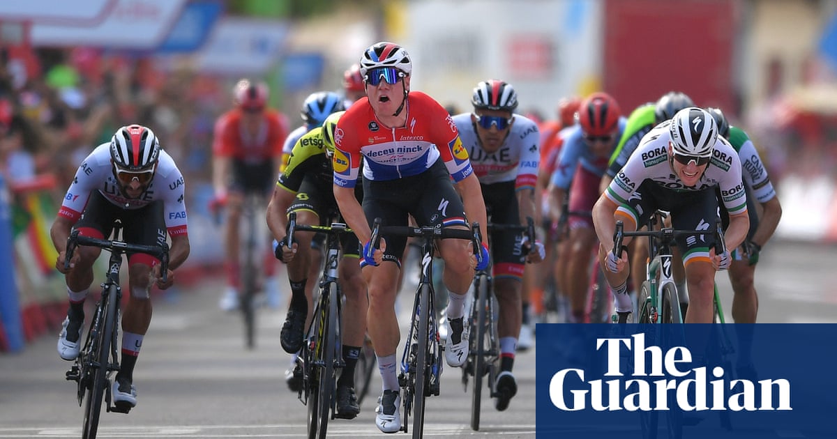 Vuelta a España: Steven Kruijswijk abandons as Jakobsen seals stage four