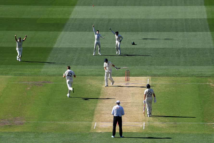 Steve Smith łapie Joe Roota z kręgli Cameron Green