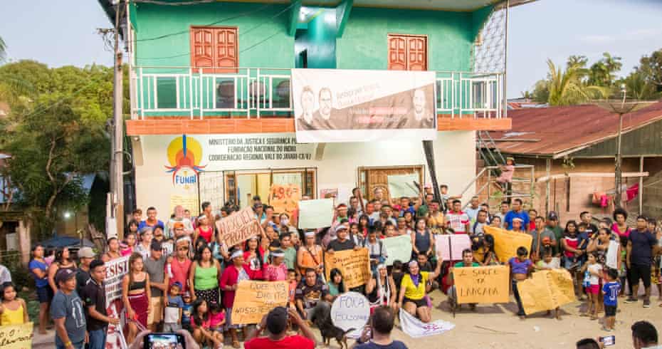 A protest outside the Funai office in Atalaia do Norte