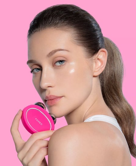 A Foreo Bear 2 product photo
