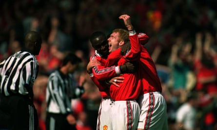 Paul Scholes celebrates his goal in their FA Cup final win