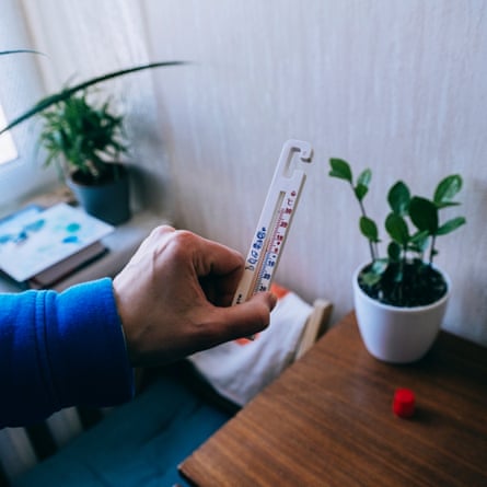 Thermometer showing 9C in Po’s kitchen.