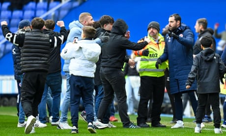 Reading agree to suspended three-point deduction over pitch invasion