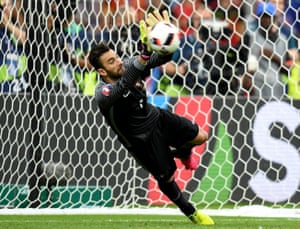 Patricio palms away Sissoko’s effort.