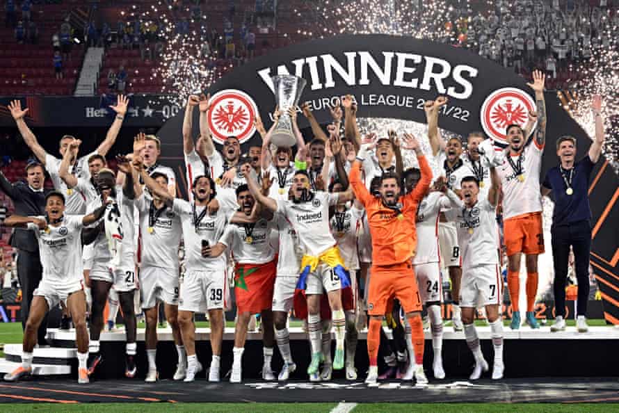 Die Falltür Der Premier League Und Goldverkrustete Fallschirme | Fußball 1 Freude, Früher.
