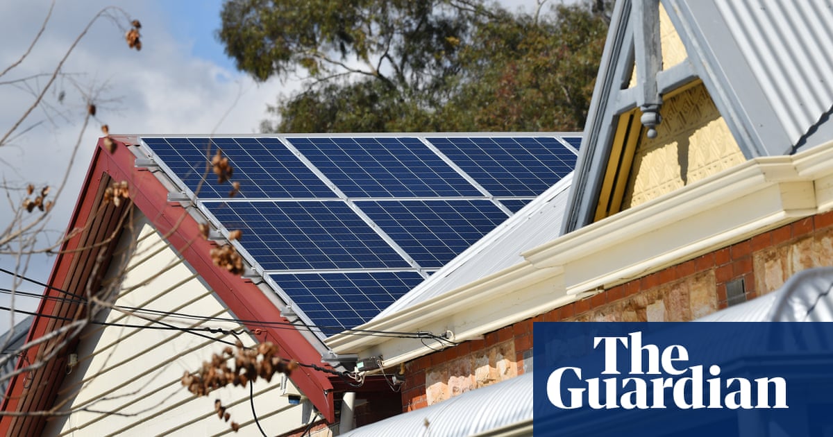 Demand for rooftop solar batteries spikes as eastern Australian energy prices soar