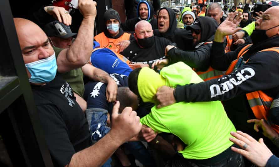 Construction workers clash with trade unionists during a protest at CFMEU headquarters in Melbourne on Monday