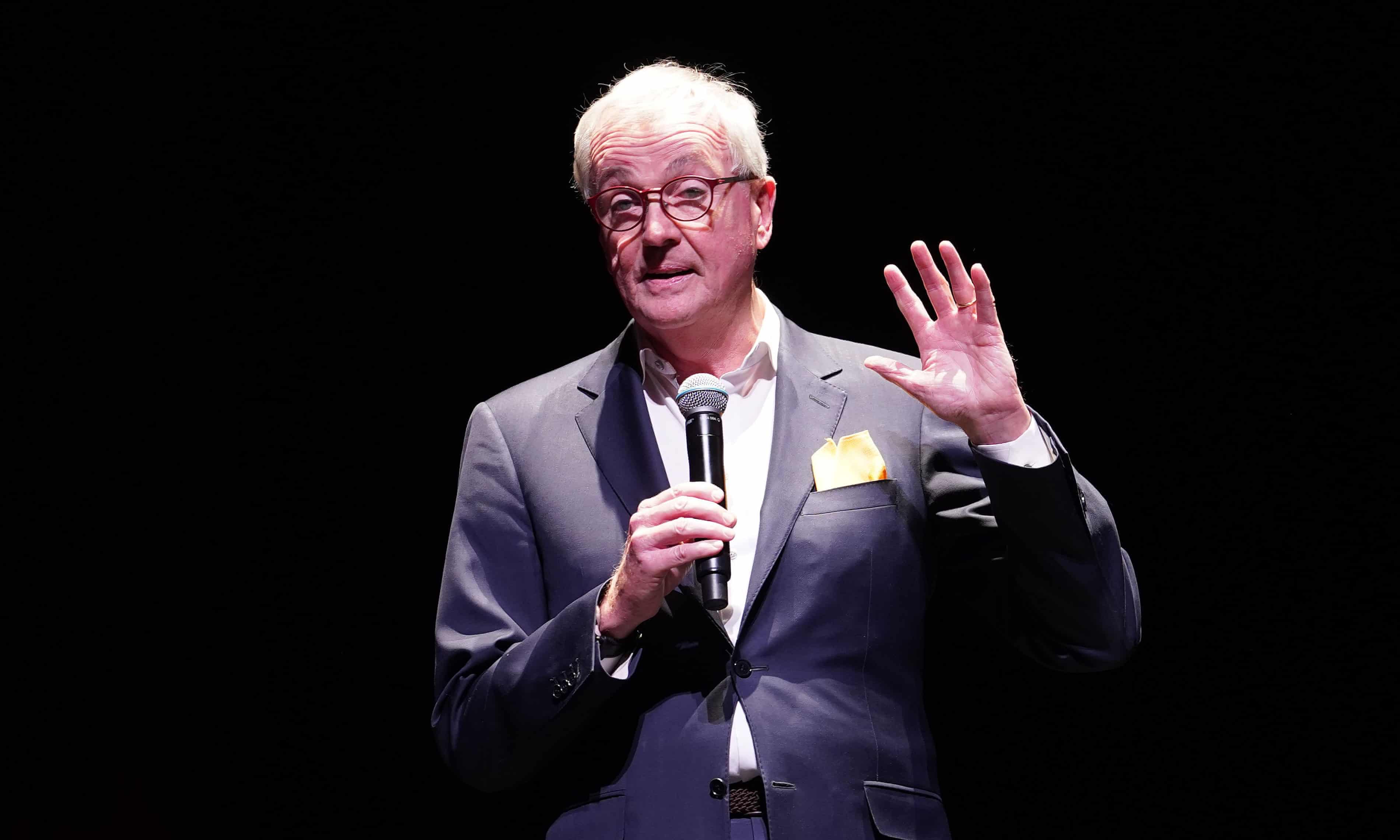 New Jersey governor urges state to ‘calm down’ as FBI looks into drone mystery (theguardian.com)