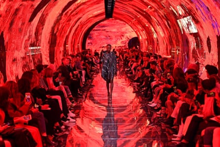 Underholdning Elevator Parametre Balenciaga breaks fashion taboos in Paris on way to bigger picture |  Fashion | The Guardian