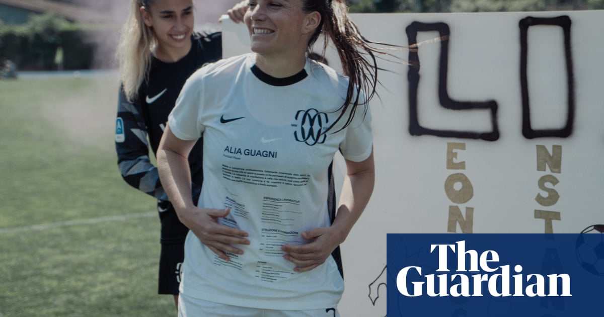Como defender prints CV on shirt to highlight post-career difficulties for female players