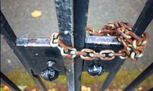 A reader discovers that he and his family are locked out of a villa they booked on Airbnb.