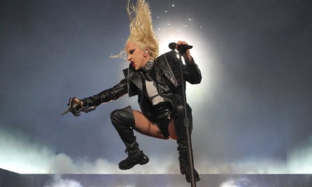 Lady Gaga dances