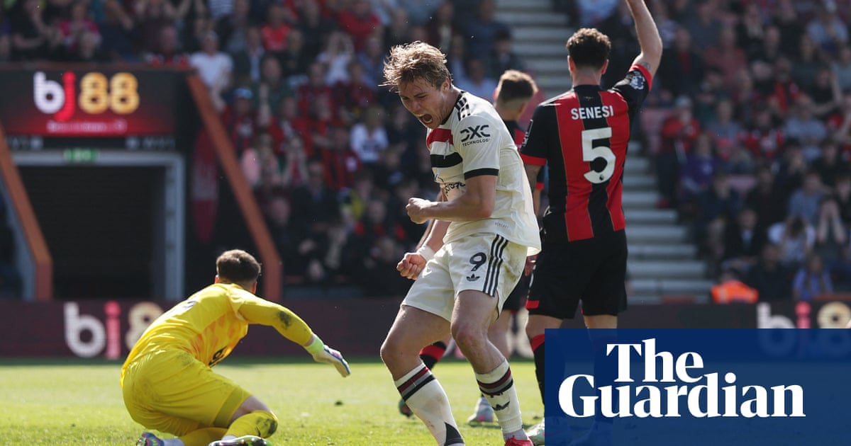 Hjlund rescues point for Manchester United to deny 10-man Bournemouth