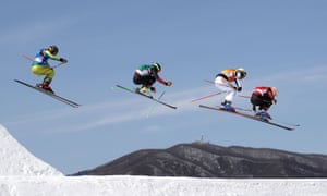 Freestyle skiing ski cross