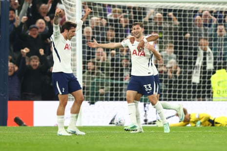 Ben Davies celebrates scoring and making it 3-1 to Spurs