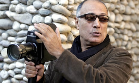 Abbas Kiarostami leading a course in Nice, France, in 2007. 