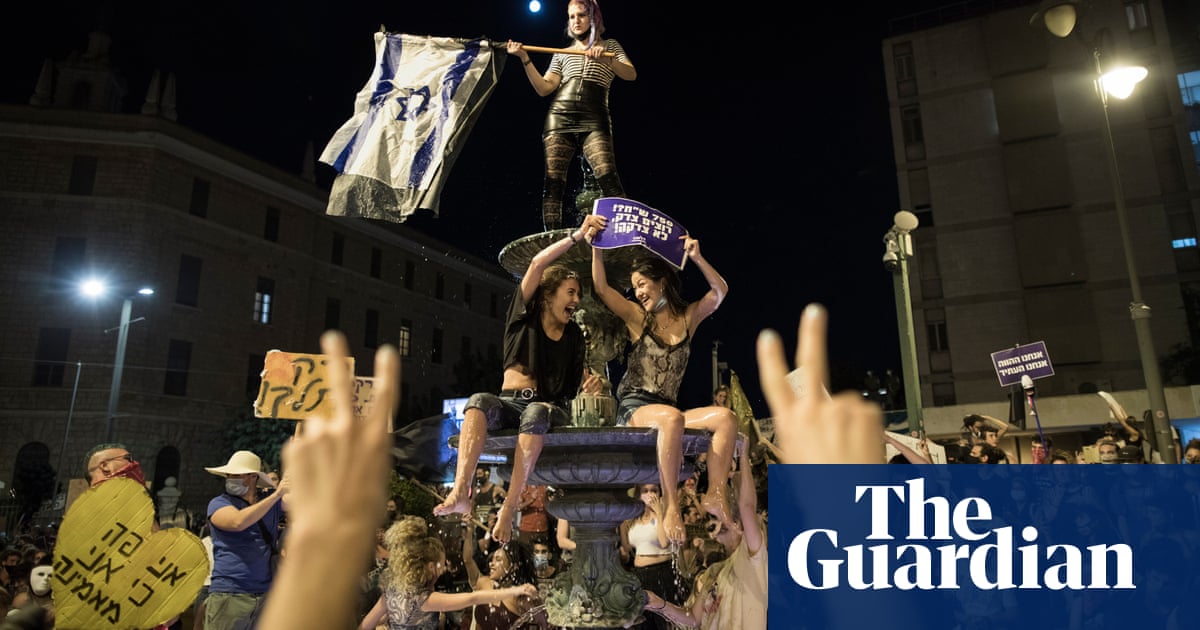 Israel protests: thousands join weekend protests against Netanyahu's