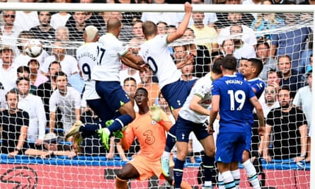Tottenham vence clássico quente contra o Chelsea e afunda rival