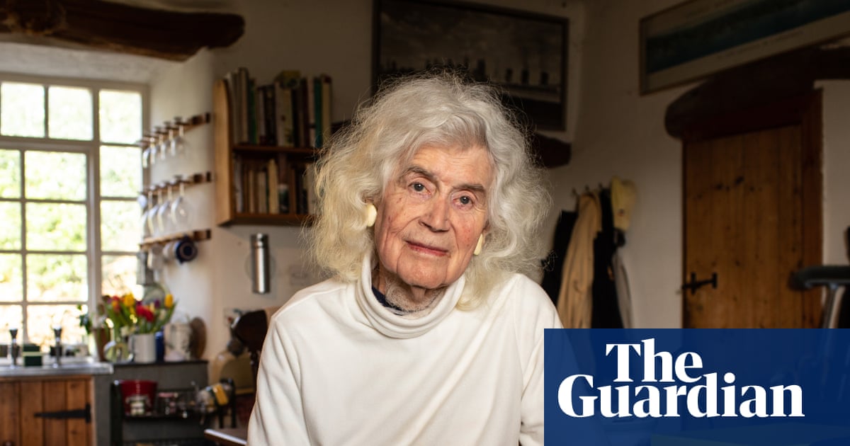 Jan Morris by Sara Wheeler review – masterly account of a flawed figure