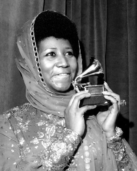 Franklin with one of her 20 Grammy awards in March 1975.