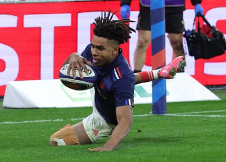 Théo Attissogbe touches down for a try for France.