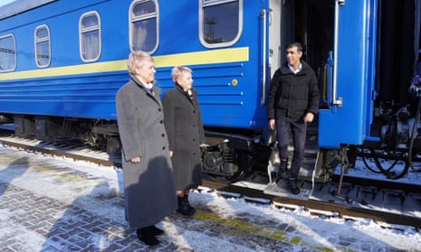 Rishi Sunak stepping off train on to snowy platform