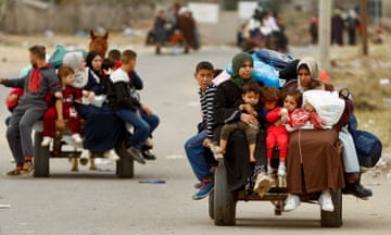 Palestinians fleeing northern Gaza for the safer south