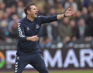 Everton Manager Frank Lampard gives instructions.