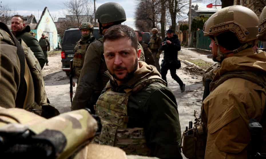 Volodymyr Zelenskiy with Ukrainian servicemen in Bucha, 4 April 2022.