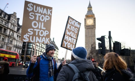People holding up signs reading "Sunak stop oil stop Sunak" and "Or your kids will hate you", with Big Ben in the background