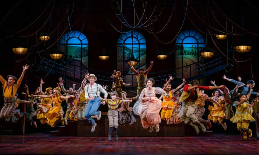 ‘We will weather this storm’: Omicron wreaks havoc on Broadway | Broadway 1 2560