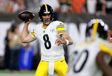 Aaron Rodgers throws a pass during the Pittsburgh Steelers’ game against the Cleveland Browns at Huntington Bank Field on Thursday night.