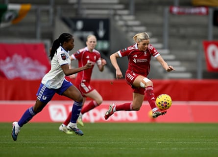 Denise O’Sullivan attacks for Liverpool
