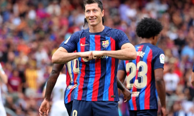 Robert Lewandowski scored twice in Barcelona’s 3-0 win against struggling Elche.