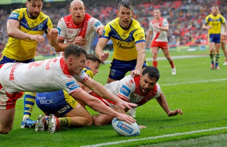Tom Davies touches down for Hull KR with less than two minutes left of the final at Wembley.