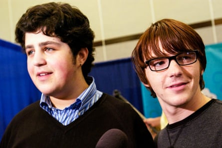 Drake Bell, right, and his Drake & Josh co-star Josh Peck (unrelated to Brian Peck) in August 2004.