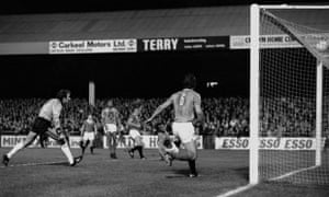 Stuart Pearson, fourth left, scores for Manchester United against St-Étienne at Plymouth Argyle’s Home Park in September 1977.