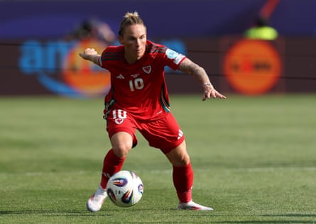 Jess Fishlock playing for Wales