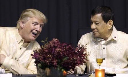 Donald Trump talks with Rodrigo Duterte in 2017.