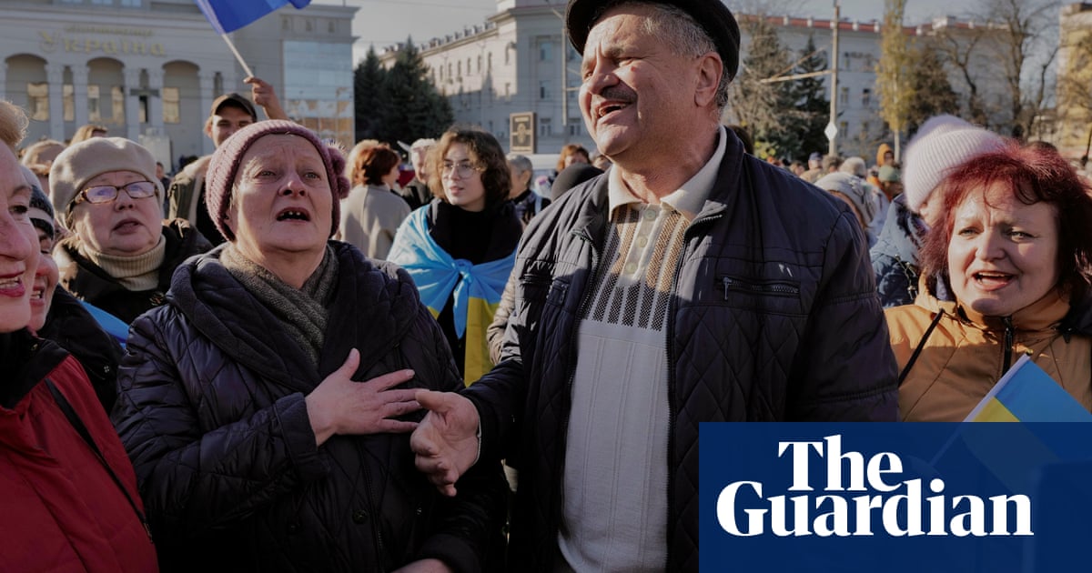 ‘Ze-len-skiy!’ Kherson crowds cheer president after he gives speech in city