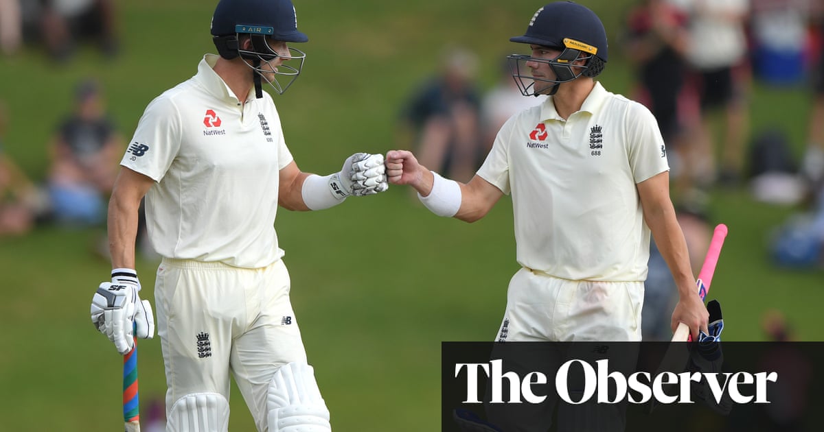 Graham Thorpe says England have ‘fighting chance’ of sealing unlikely win