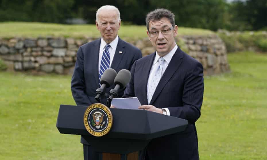 Pfizer CEO Albert Bourla and US president Joe Biden.