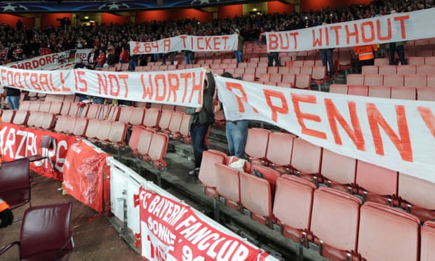 Bayern Munich fans protested at the price of tickets at the Emirates stadium.