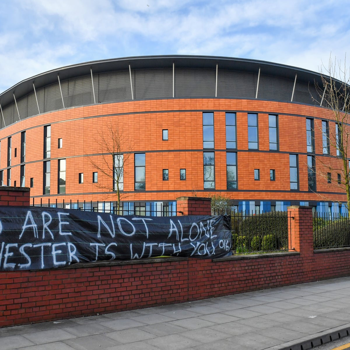Uk Coronavirus Death Toll Reaches 1 789 Amid Data Reporting Concerns World News The Guardian