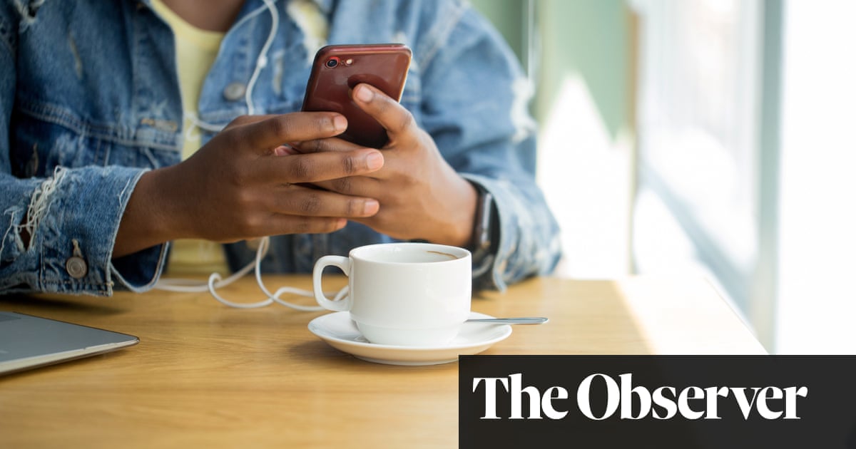 Stop UK mobile and broadband firms lining their pockets, urge consumer experts