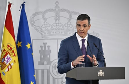 Pedro Sánchez gestures as he speaks at a press conference