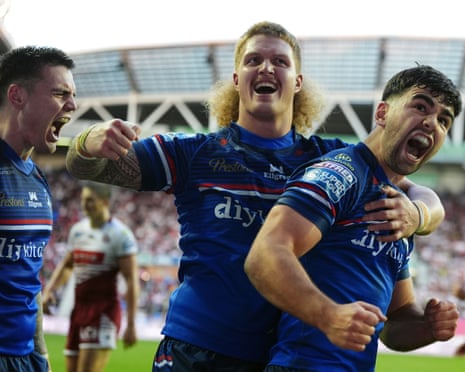 WakefieldâÂÂs Jack Sinfield shouts and clenches his fist celebrating a try, teammates nearby